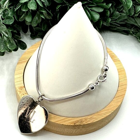 Silver-Toned Chain Bracelet With Engraved Heart Pendant VL Design by Coror - Picture 3 of 8